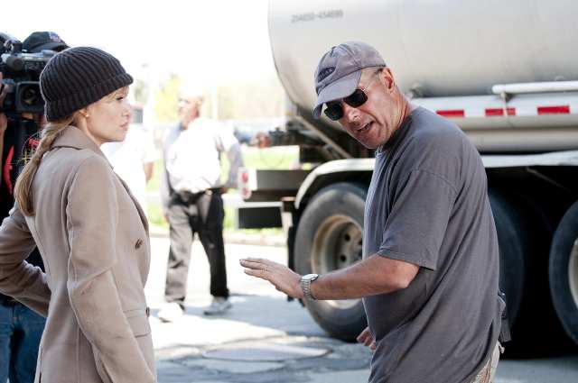 SUNDAY CALENDAR SNEAKS FOR MAY 2, 2010. DO NOT USE PRIOR TO PUBLICATION--------- On the set of Angelina Jolie and stunt coordinator Simon Crane on the set of the movie Salt.
